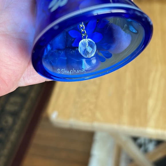 Fenton Cobalt Blue, Hand-painted Bell, Signed - Picture 4 of 5
